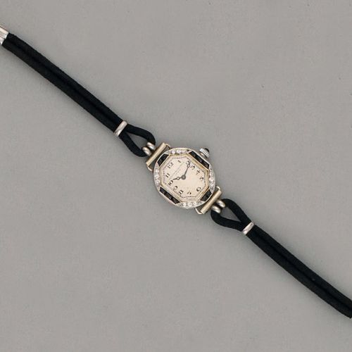 VACHERON CONSTANTIN Montre-bracelet de dame en or gris, la lunette pavée de diam&hellip;