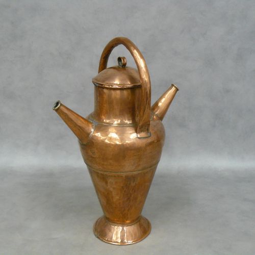 铜壶，有两个出水口和盖子 高55厘米