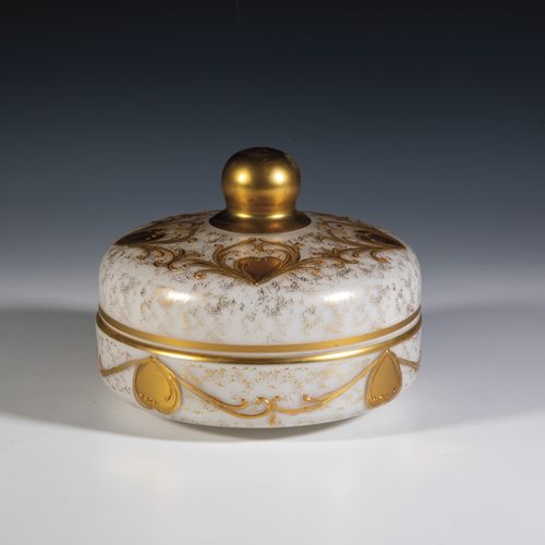 Deckeldose Lidded box Bohemia, after 1900 Colorless glass with milk glass underl&hellip;