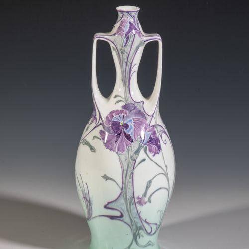 Zierhenkelvase mit Kornblumen Vase à anse décoratif avec bleuets Haagsche Platee&hellip;