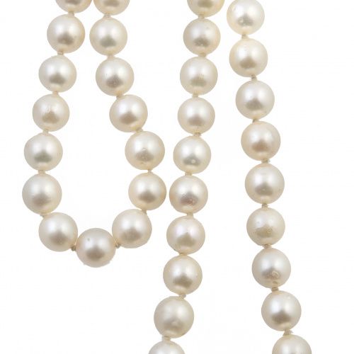 Collar de un hilo de perlas cultivadas japonesas con cierre de esmeralda y diama&hellip;