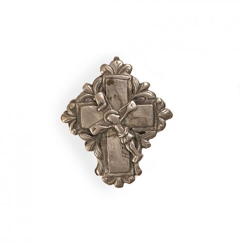 Cruz-relicario de plata grabada. Rusia, S. XVIII - XIX. Mesures : 6 x 1 x 5 cm. &hellip;
