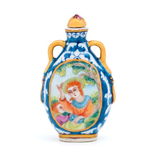 A SNUFF BOTTLE A SNUFF BOTTLE Shaped like a bottle, with two handles, Chinese po&hellip;