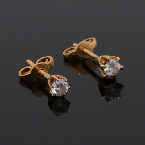 A pair of earrings A PAIR OF EARRINGS 800/000 gold, set with two brilliant cut d&hellip;