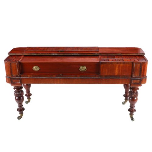 A VICTORIAN PIANO 一架维多利亚时代的钢琴，被改编成餐具柜，古巴桃花心木，镶嵌巴西红木。里面有一个抽屉和16个有盖隔间。雕刻的腿。英国，19世纪&hellip;