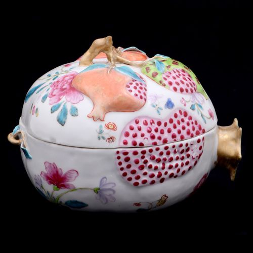 A POMEGRANATE SHAPED BOX CAJA EN FORMA DE GRANADA Porcelana china de exportación&hellip;