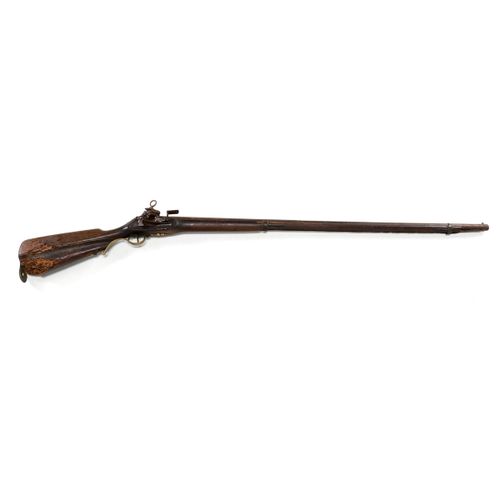 A PORTUGUESE HUNTING FLINTLOCK 葡萄牙狩猎用燧发枪 18世纪下半叶。铁制枪管，枪口装弹。葡萄牙的燧发枪系统。木质枪托，铁质和黄色金&hellip;