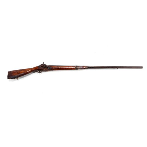 A HUNTING FLINTLOCK (19TH CENTURY) 狩猎用燧发枪（19世纪）组成，枪口装填，19毫米口径。侧面燧发枪，标签系统（最初是燧发枪系&hellip;