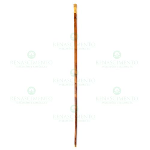 A CANE A CANE Rhino horn, carved handle with floral motifs. Height: 87.5 cm. Gro&hellip;