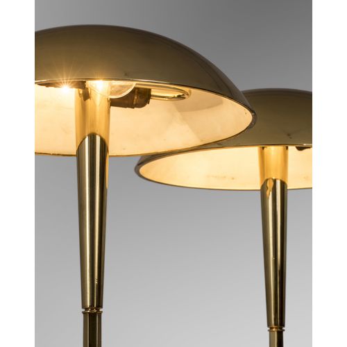 Null Paavo Tynell (1890-1973)

Modèle n°5061

Paire de lampes de table

Laiton

&hellip;