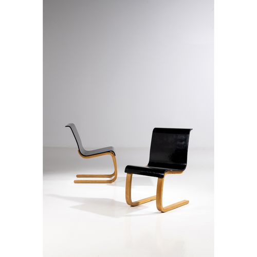 Null Alvar Aalto (1898-1976)

Modèle n°21 dit 'Cantilever'

Paire de chaises

Bo&hellip;