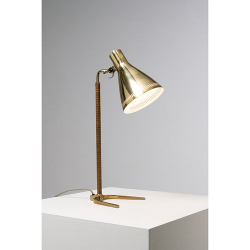 Null Paavo Tynell (1890-1973)

Modèle n°9224 dite 'Horseshoe'

Lampe de table

L&hellip;