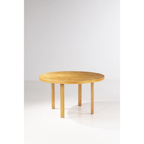 Null Alvar Aalto (1898-1976)

Modèles n°91 et n°611

Ensemble d'une table et de &hellip;