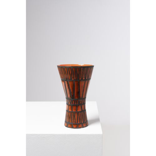 Null Roger Capron (1922-2006)

Vase dit 'Diabolo'

Céramique émaillée

Signé 'CA&hellip;