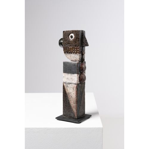 Null Roger Capron (1922-2006)

Sculpture

Raku (terre enfumée) émaillé

Signée '&hellip;