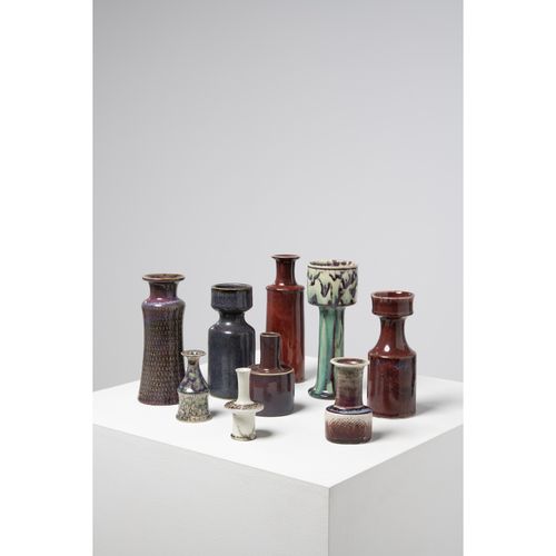 Null Stig Lindberg (1916-1982)

Ensemble de neuf vases

Céramique émaillée

Sign&hellip;