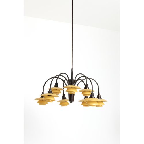 Null Poul Henningsen (1894-1967)

Cascade

Suspension with nine arms

Brass, gla&hellip;