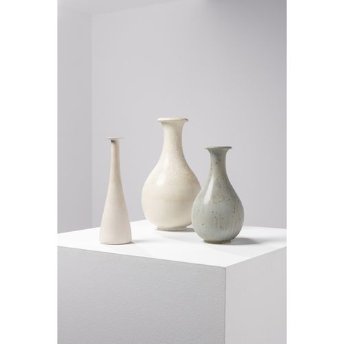 Null Gunnar Nylund (1904-1997)

Set of three vases

Glazed ceramic

Edited by Ro&hellip;