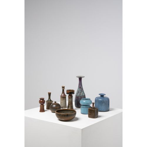 Null Stig Lindberg (1916-1982)

Set of ten vases

Glazed ceramic

Incised signat&hellip;