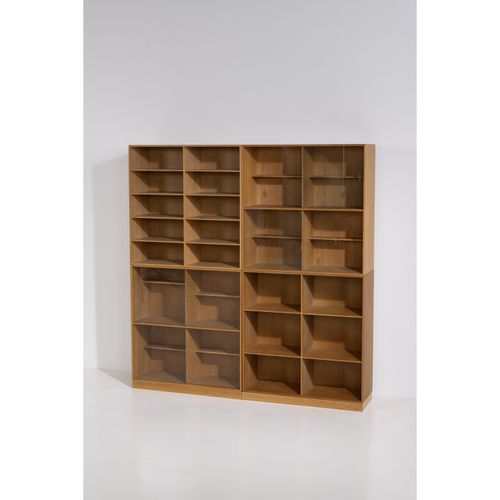 Null Mogens Koch (1898-1992)

Set of four wall shelves

Oakwood

Edited by Rud R&hellip;