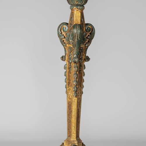 A Neoclassical finely carved and polychrome decorated floor lamp, H 192 cm 一个新古典&hellip;