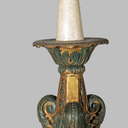 A Neoclassical finely carved and polychrome decorated floor lamp, H 192 cm Neokl&hellip;