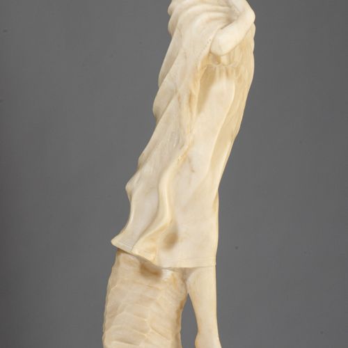 A Carrara marble sculpture of an elegant lady, ca. 1920, H 51 cm Escultura de má&hellip;