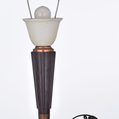 A vintage Art Deco model 320 table lamp by Eileen Gray, H 46 cm Vintage Art Deco&hellip;