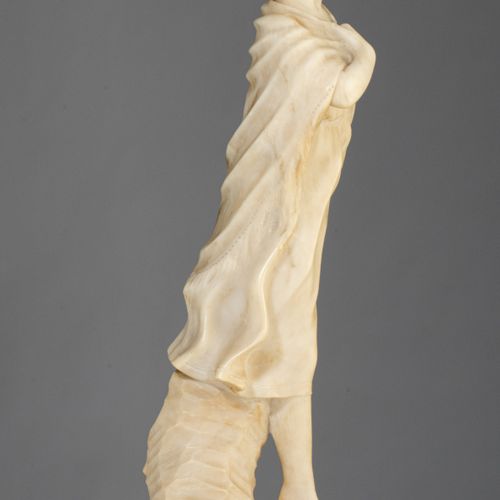 A Carrara marble sculpture of an elegant lady, ca. 1920, H 51 cm Sculpture en ma&hellip;