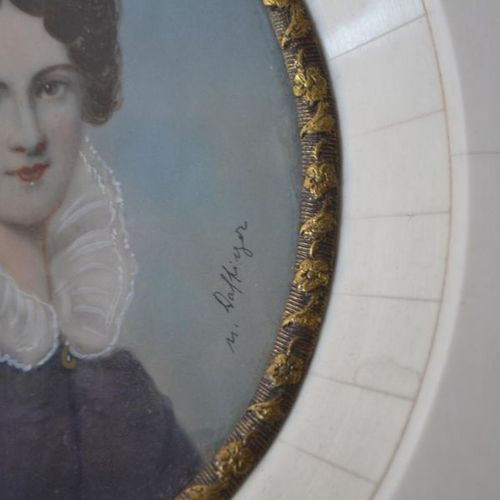 Null Portrait de femme 
Miniature ovale, porte une signature de DAFFINGER
A vue &hellip;