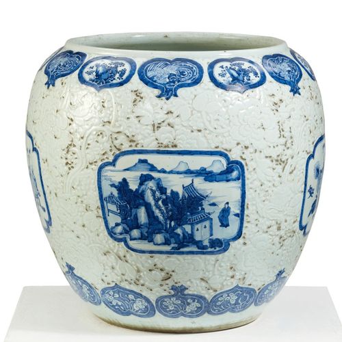 Null China. Kangxi period (1622-1722). 

Porcelain with white glaze and blue dec&hellip;