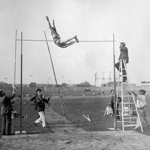 Colombes, Maurice Vautier, saut à la perche © Collections L’Équipe 22 juin 1924.&hellip;
