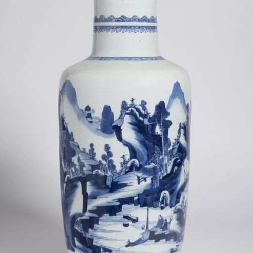 Null A CHINESE BLUE AND WHITE ROULEAU PORCELAIN VASE - China, Qing dynasty (18th&hellip;
