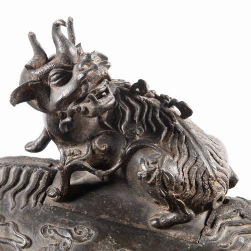 Null GRAND BRÛLEUR D'ENCENS "QILIN" EN BRONZE CHINOIS ET COUVERCLE - Chine, fin &hellip;