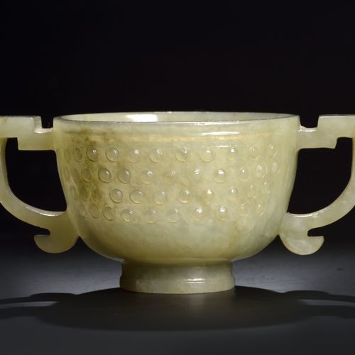 Null A GREENISH GREY CHINESE JADE CUP WITH HANDLES - China, late Ming/early Qing&hellip;