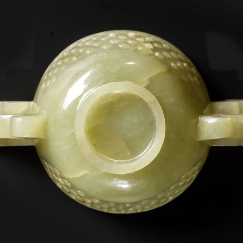 Null 中国青绿玉杯连柄 - 中国，明末/清初。直径10.3厘米。