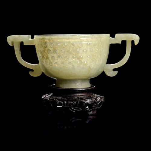 Null A GREENISH GREY CHINESE JADE CUP WITH HANDLES - China, late Ming/early Qing&hellip;