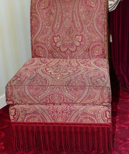 Null 37 chauffeuses, tissu motif cachemire rouge et blanc. 80 x 63 x 60 cm


Pou&hellip;