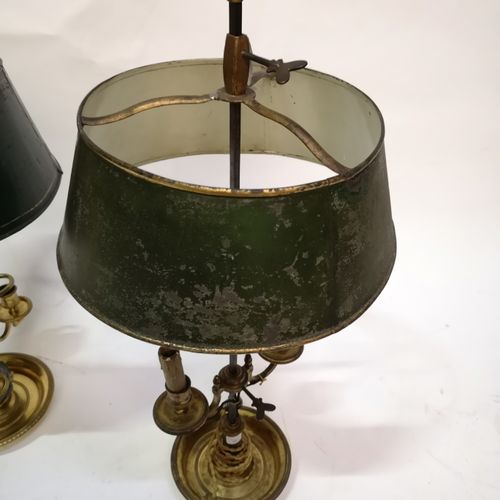 Deux lampes bouillotte de style, en bronze doré et ciselé, 2 ou 3 lumières, abat&hellip;