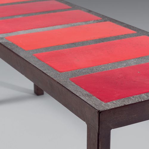 JOUVE Georges (1910 1964) Table basse rectangulaire à structure en métal, platea&hellip;