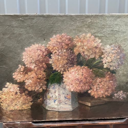 Ecole moderne : 
"Bouquet d'hortensias dans un vase" 
Huile sur toile, porte une&hellip;