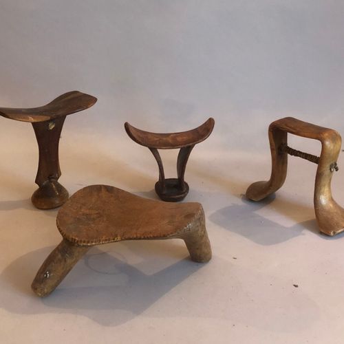 Null AFRICA
Set of FIVE wooden HEADREST.
Max. Height: 22 cm