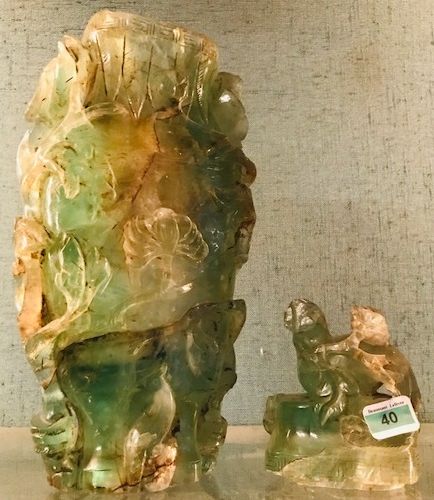 AUCUN ORDRE D'ACHAT Vase en pierre dure verte. Chine, XIXème siècle (accident).