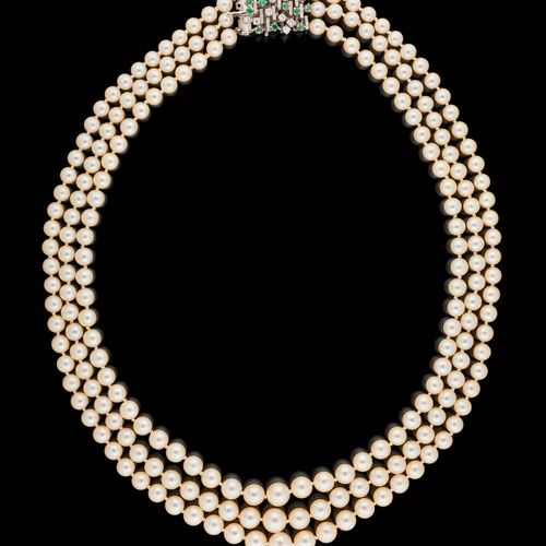 Joaillerie. Bijou: Collier à trois rangs de perles en chute (6/9,5mm), fermoir e&hellip;