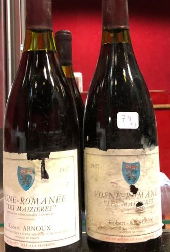 Null VOSNE ROMANEE "Les Maizieres" - Robert ARNOUX. 1987.
2 bouteilles.
Etiquett&hellip;