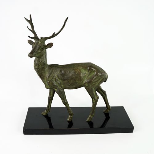 Null 马塞尔-LEDUCQ（1879 - 1955）鹿。带有绿色铜锈的青铜，在黑色大理石底座上签名（accr.

总高度：37.5厘米