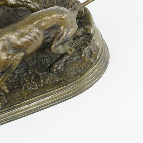 Null 皮埃尔-儒勒-梅内（1810-1879）之后。"猎狗在跟踪一只鹧鸪"。

棕色铜锈的青铜器，在露台上签名。大尺寸。

尺寸：22 x 41厘米