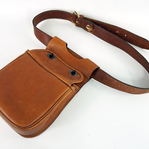 Null Alexandre Mareuil belt pouch for hunting, Paris

Sold with the belt