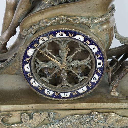 Null "女猎人戴安娜的战车"，巴黎（约1805-1810年）。

第一帝国时期的壁炉钟，以精细的青铜作装饰。

女猎人戴安娜的战车由两只雄鹿拉着。当她准备从&hellip;