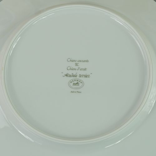 Null HERMES - 巴黎

来自 "Chiens Courants & Chiens d'Arrêt "晚餐服务的六个八角形盘子

瓷器

背面有签名
&hellip;